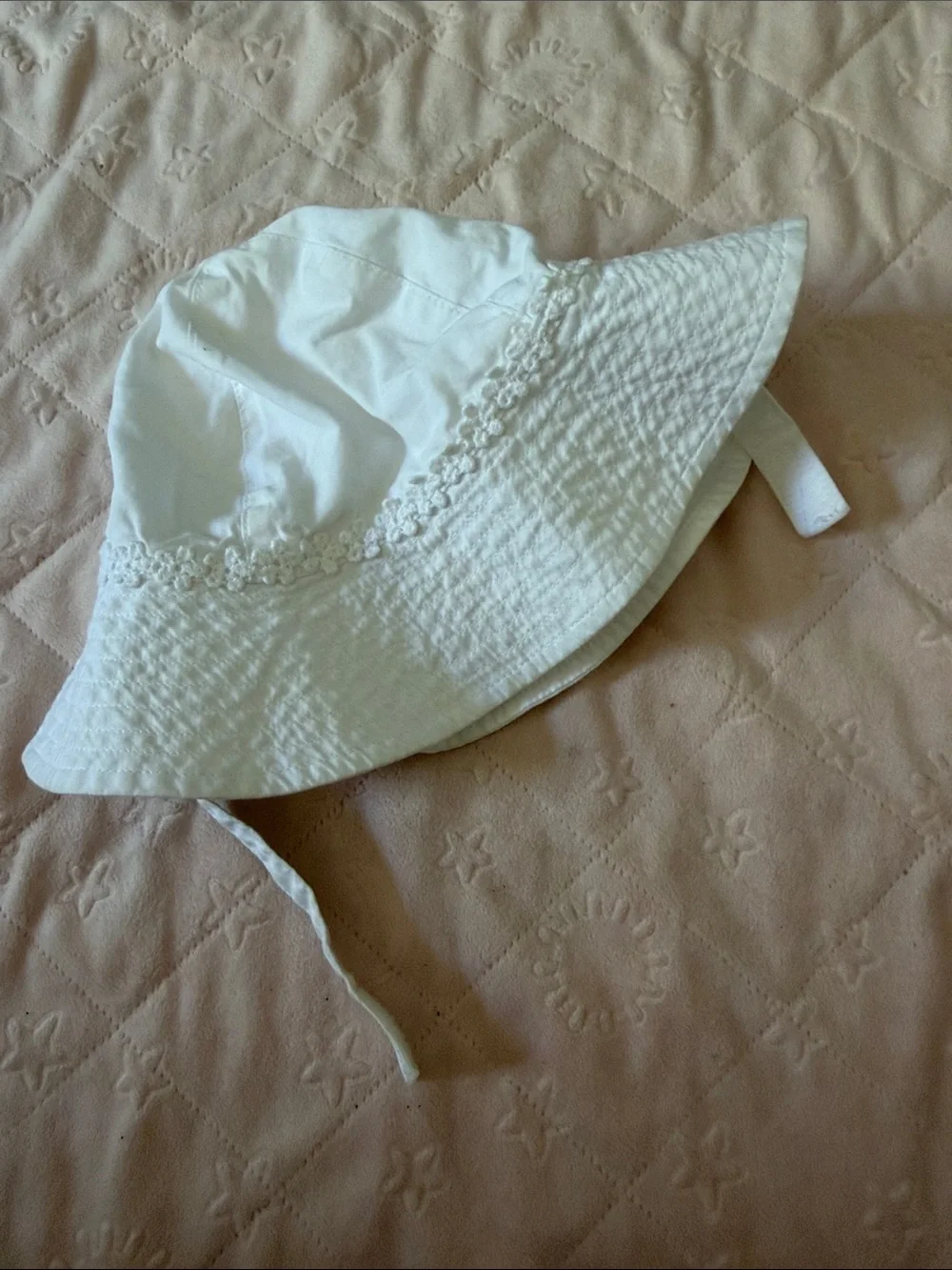 White Bucket Hat 0-9 months
